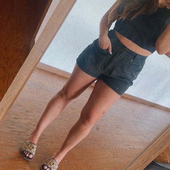 Black high waisted shorts - Picture 2 of 7